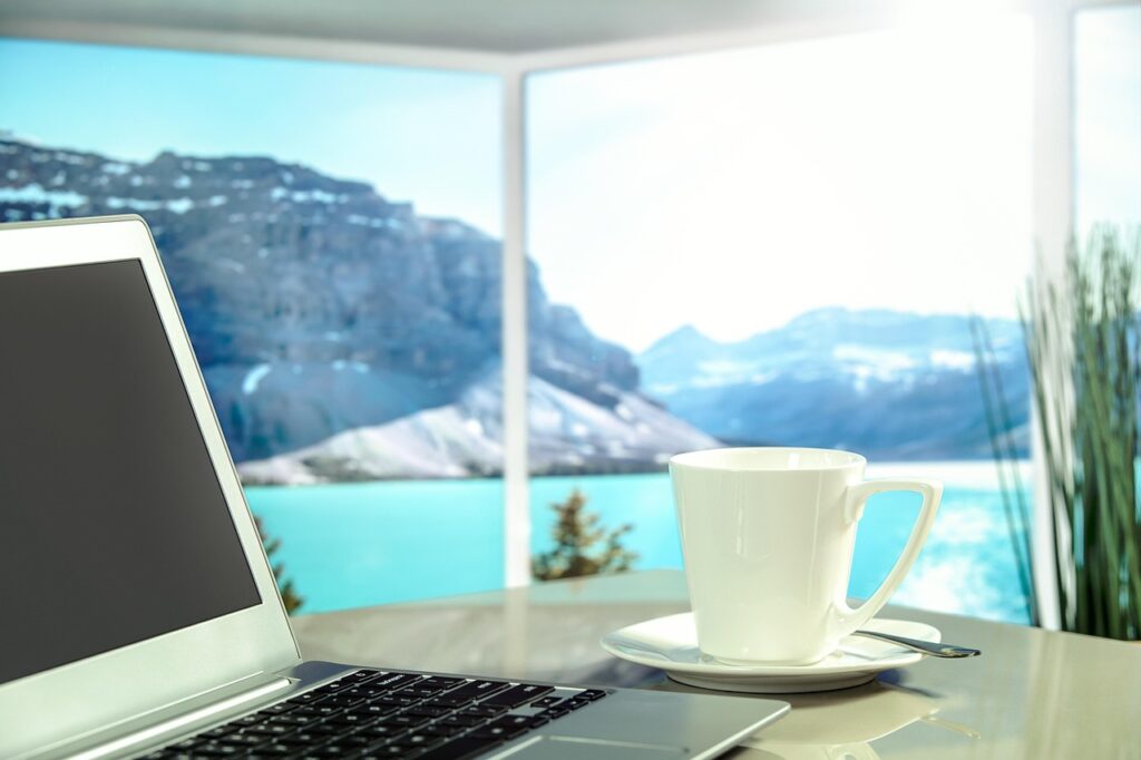 10 Real Opportunities to Work and Travel Simultaneously