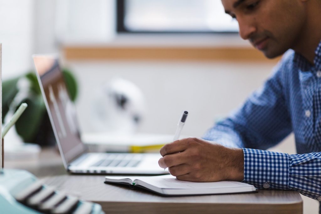 10 Effective Blog Writing Hacks to Improve Conversions through Your Website