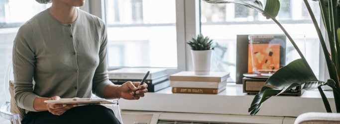 The Essential Guide to Choosing the Right Resume-Writing Service for You