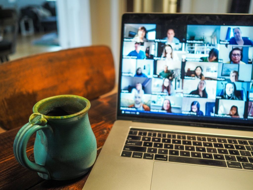 Google is Rolling Out New Viewer Mode in Meet to Eliminate Distractions