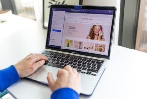 How Custom Web Development Can Reduce Shopify Cart Abandonment?